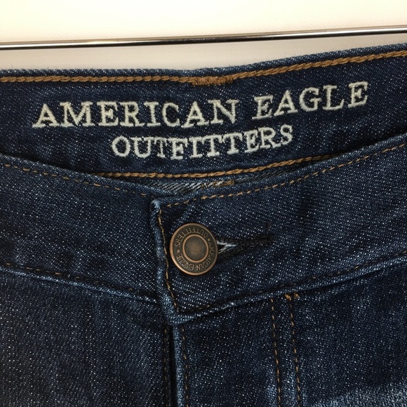 American Eagle Vintage High Rise Distressed Raw Hem Stretchy Mom Jeans Size 18 - Picture 5 of 13